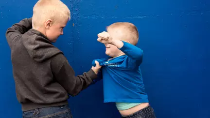 De ce este atat de agresiv?