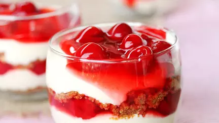 Desert cu mascarpone si cirese