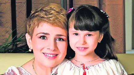 Teo Trandafir, întrebată de fetița ei, Maia, ce înseamnă „adoptat“