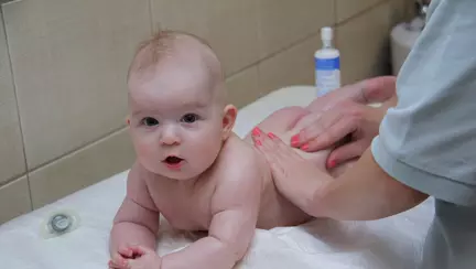 Masaj pentru bebeluși