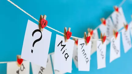 Cum alegi numele copilului: surse ciudate pentru inspirație