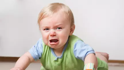 De ce îl doare urechea?