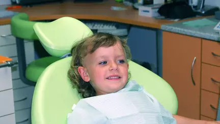 Prima vizită a copilului la stomatolog