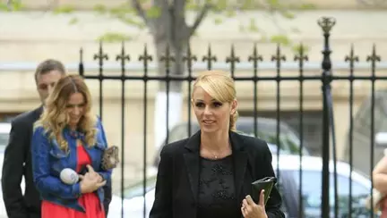 Catrinel Sandu, ce mămică sexy! Blonda a furat privirile la botezul fetiței ei!