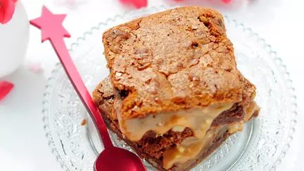 Prăjitură cu ciocolată și cremă caramel