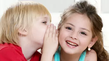 Cum vorbești cu copiii despre sex – ce și când le spui?