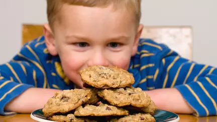 Un tată le-a pus copiilor droguri în prăjituri