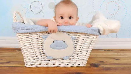 Îi cade părul – e normal?