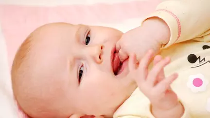 Cum să liniștești bebelușul care plânge