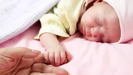 Nașterea la domiciliu - pro sau contra?