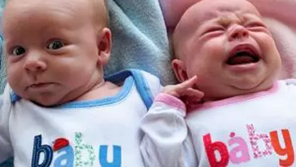 Așa-s fetele, mai plângăcioase...