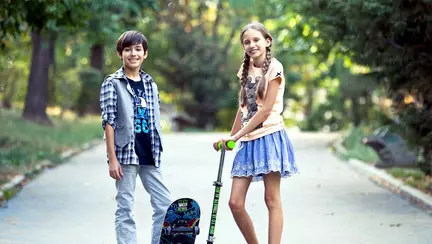 ''Născut în România'' - o campanie curajoasă care vorbeşte deschis despre ce înseamnă să fii copil, astăzi, în România