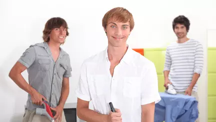 De ce bărbații seamănă din ce în ce mai mult cu femeile