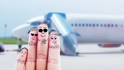 Cum să-l distrezi în avion (fără să-i deranjezi pe ceilalți)