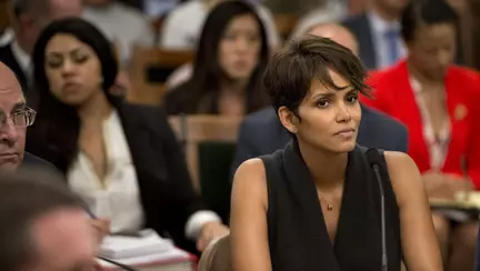 Halle Berry a reușit! Paparazzi nu vor mai putea hărțui copiii vedetelor
