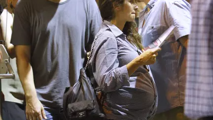 Penelope Cruz - cu burtica la plimbare