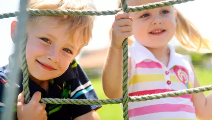 Învaţă copilul să socializeze