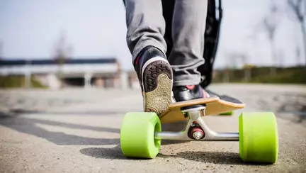 S-a inventat căruciorul-skateboard!