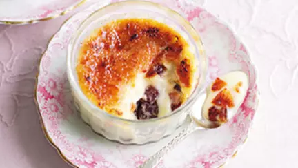 Cremă de vanilie cu sos de fructe