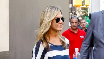 Vedete în dungi: cine le poartă mai bine?