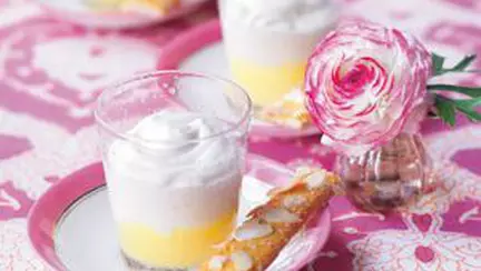 Cupe de limoncello şi biscuiţi cu migdale