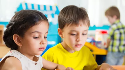Cum să-i învăţăm pe copii să coopereze