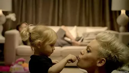 Vedete: Ei merg cu copiii la birou