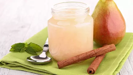 Compot exotic pentru bebe: pară cu ananas (de la 9 luni)