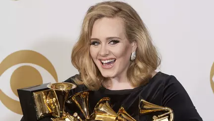 Adele va scrie o carte pentru copii
