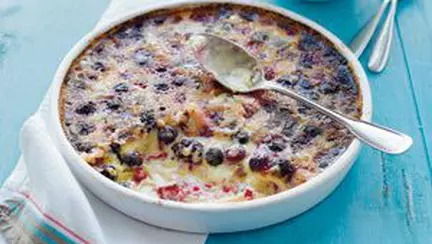 Cremă de zahăr ars, cu fructe de pădure