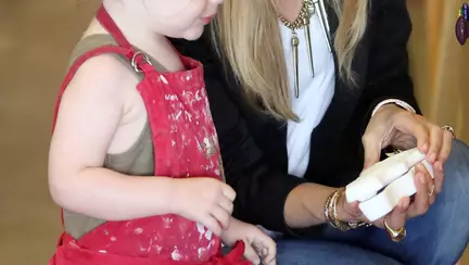 Fetiță sau băiețel? Uite cum își îmbracă stilista Rachel Zoe copilul