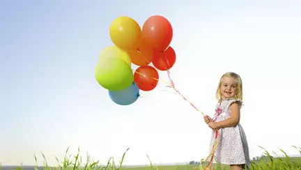 Copii bine-crescuţi şi darnici: învaţă-i regulile amabilităţii