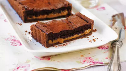 Tartă cu ciocolată şi caramel
