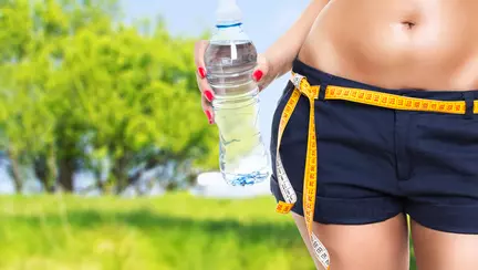 7 trucuri care te ajută să scapi de kilogramele în plus