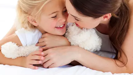 Mamă şi fiică: „cea mică“ s-a făcut mare. Ştii ce te aşteaptă?