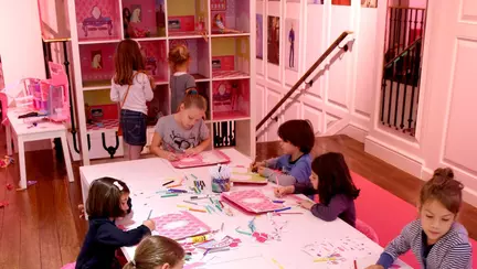 Barbie Bar deschis la Paris