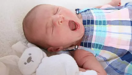 Cât trebuie să doarmă un bebeluș