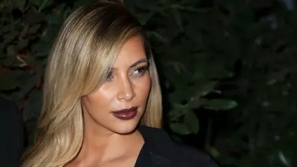 Mămici sexy - ele nu se feresc de decolteu!