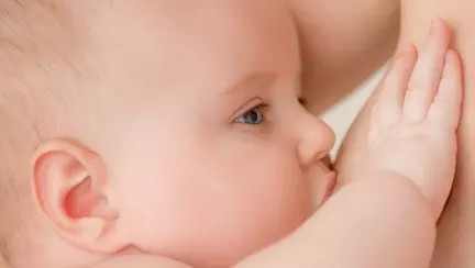 Alăptarea: cum înveţi bebeluşul să prindă sânul corect