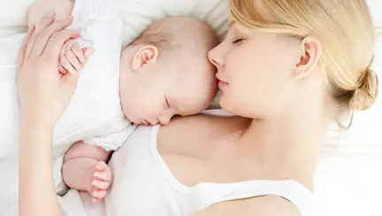 Cum să eviţi să ajungi să dormi în acelaşi pat cu copilul