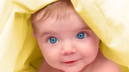 Bebe are dop de ceară în ureche