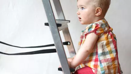 Siguranță acasă – cum să-ți ferești bebelușul de pericole 