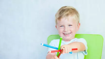 Cum știi dacă ai un copil stângaci