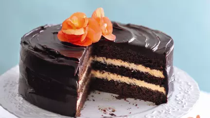 Tort de ciocolată şi cremă cu portocale