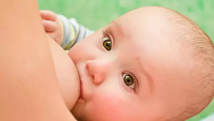 Alăptarea: 3 beneficii la care nu te gândești