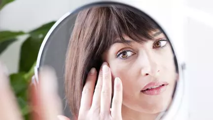 3 exerciții cu efect anticearcăn