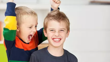 Relații între frați: lasă-i să se certe!