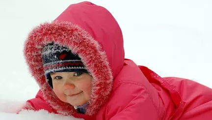 Cum îngrijești pielea bebelușului iarna