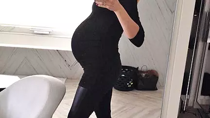 Vedete: selfie cu burtici