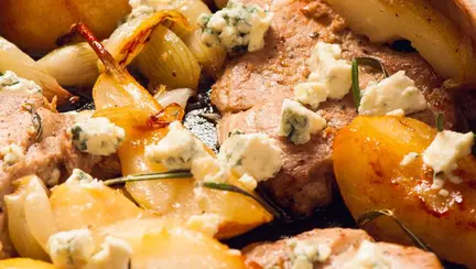 Mușchiuleț de porc, cu pere și curmale